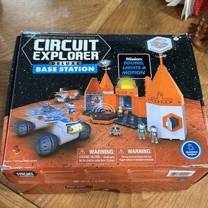 Deluxe Base Station Building Set